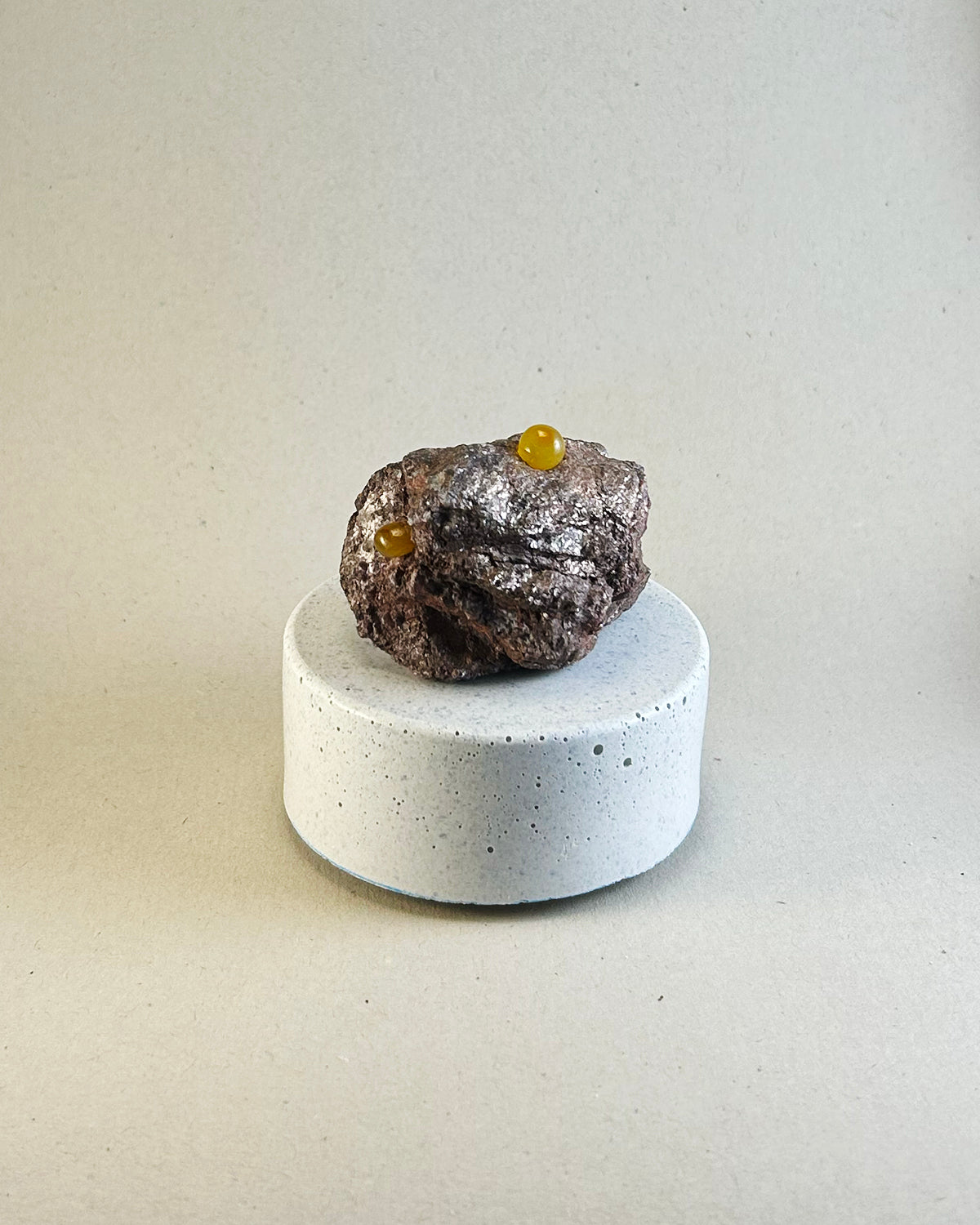Amber Nodes in Mica Schist