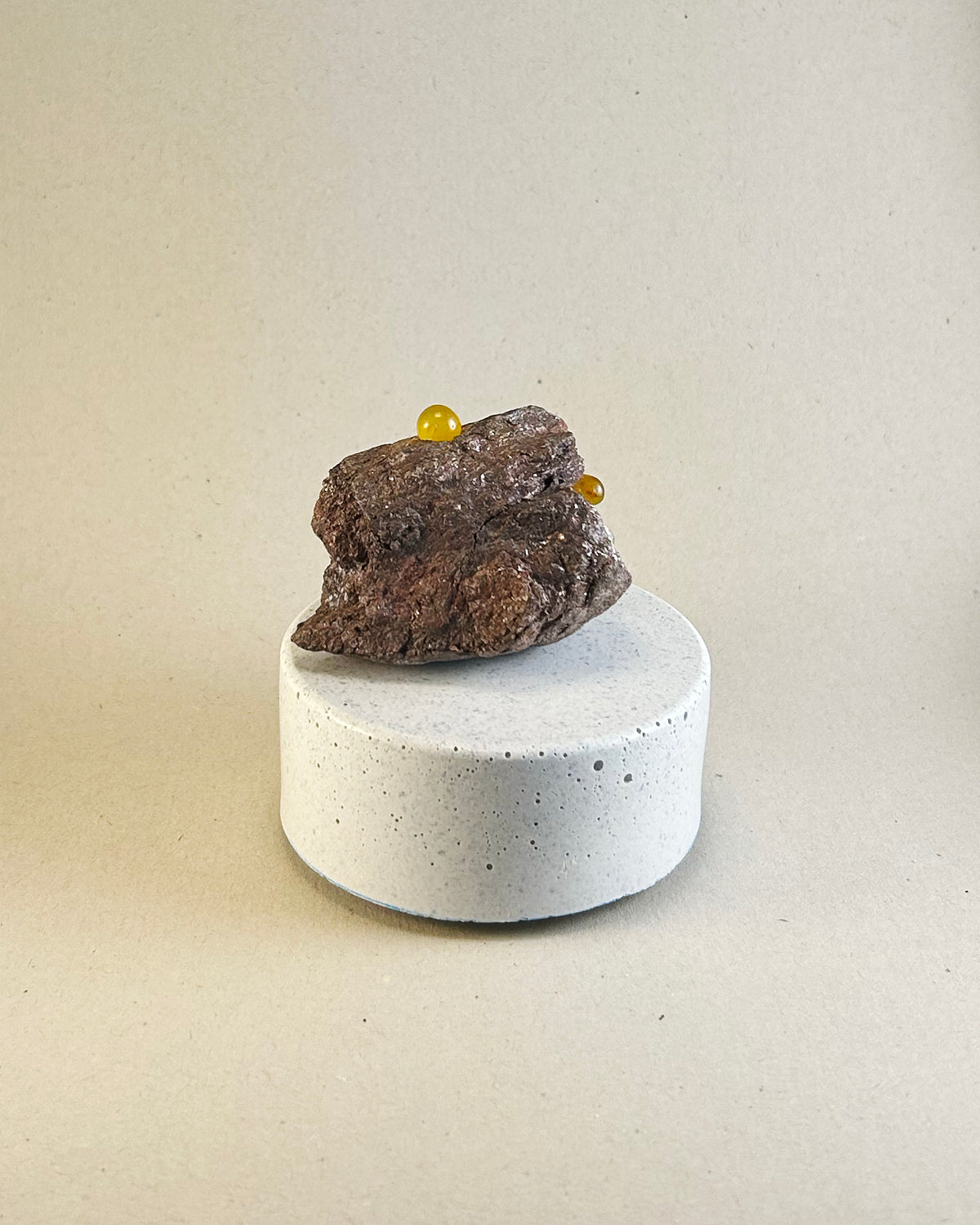 Amber Nodes in Mica Schist